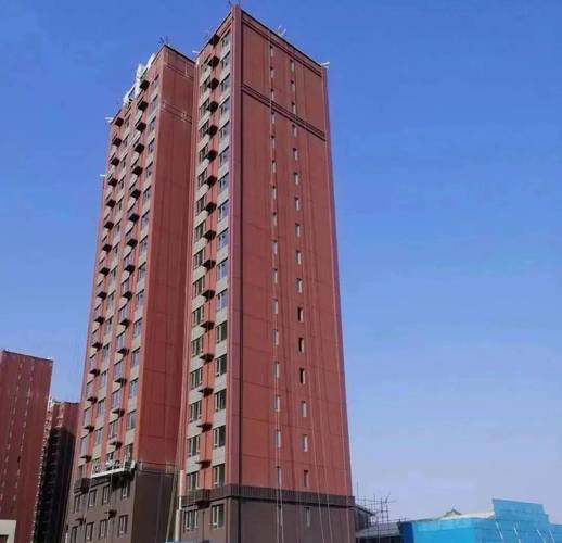 該項目室內裝修完成80%,室外小市政完成50%,預計今年年底裝飾裝修工程